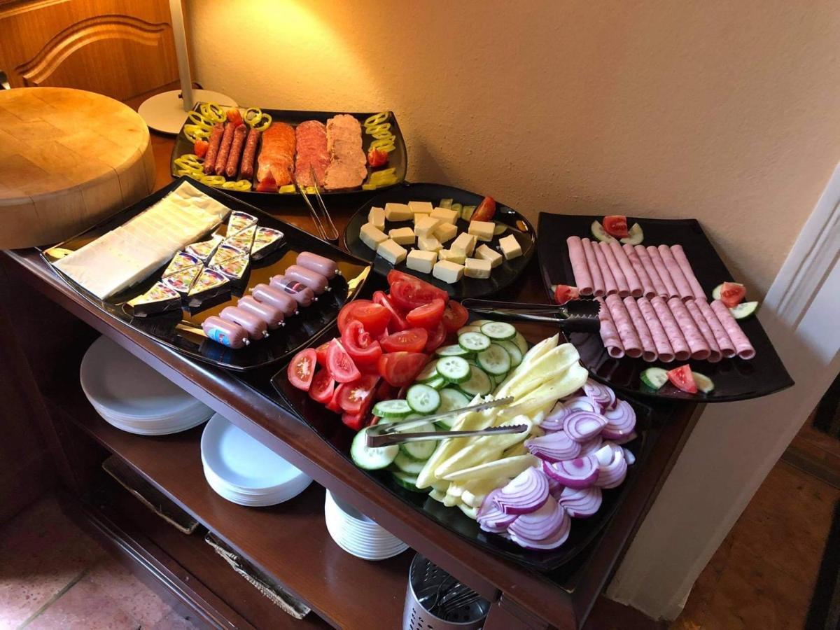 Atrium Panzio Hotel Esztergom Bagian luar foto