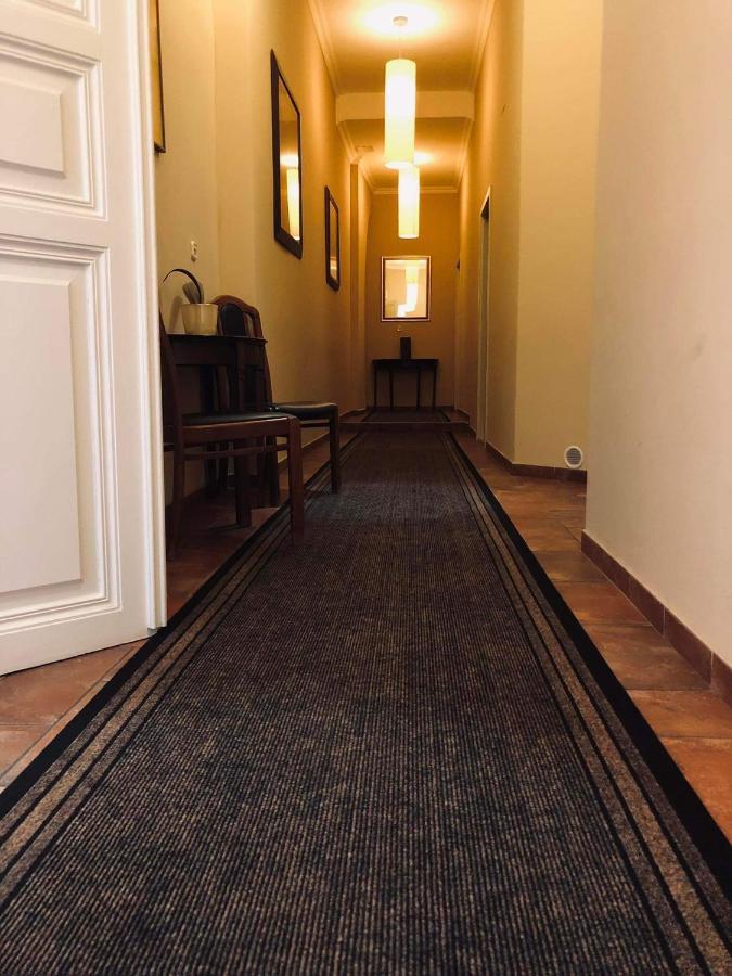 Atrium Panzio Hotel Esztergom Bagian luar foto