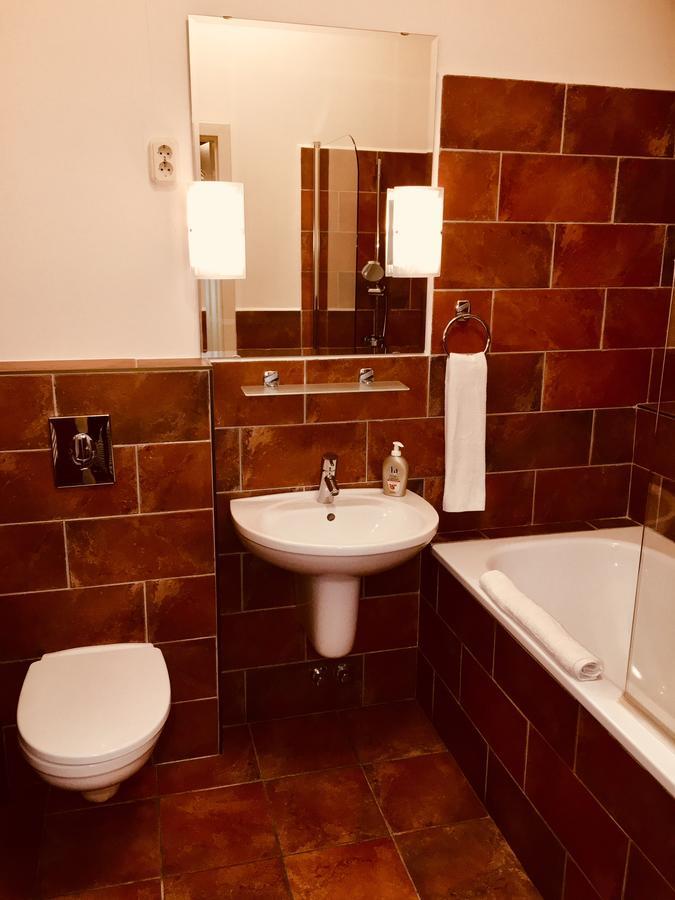 Atrium Panzio Hotel Esztergom Bagian luar foto