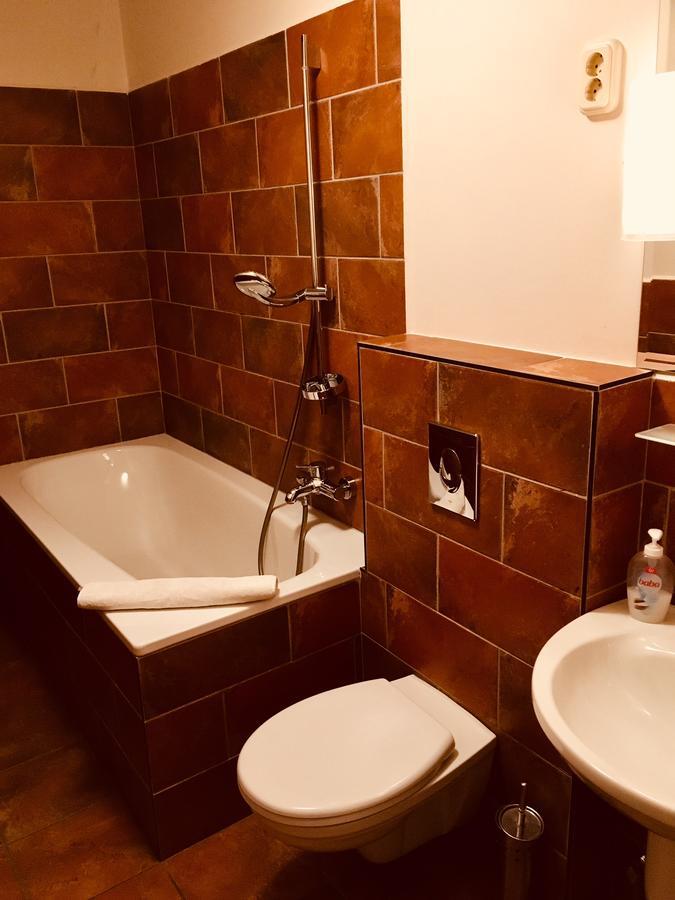 Atrium Panzio Hotel Esztergom Bagian luar foto