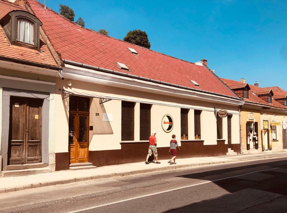 Atrium Panzio Hotel Esztergom Bagian luar foto