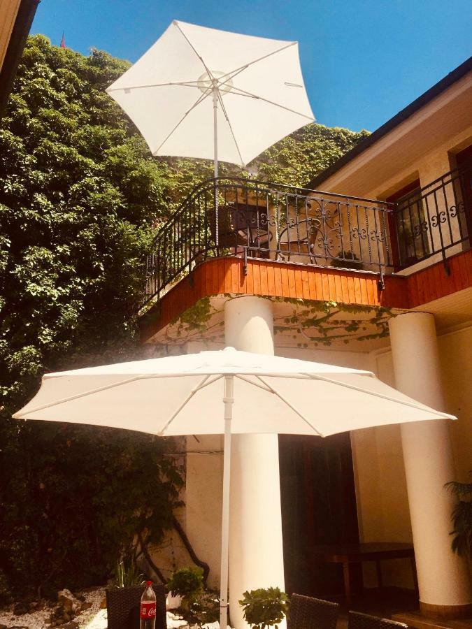 Atrium Panzio Hotel Esztergom Bagian luar foto